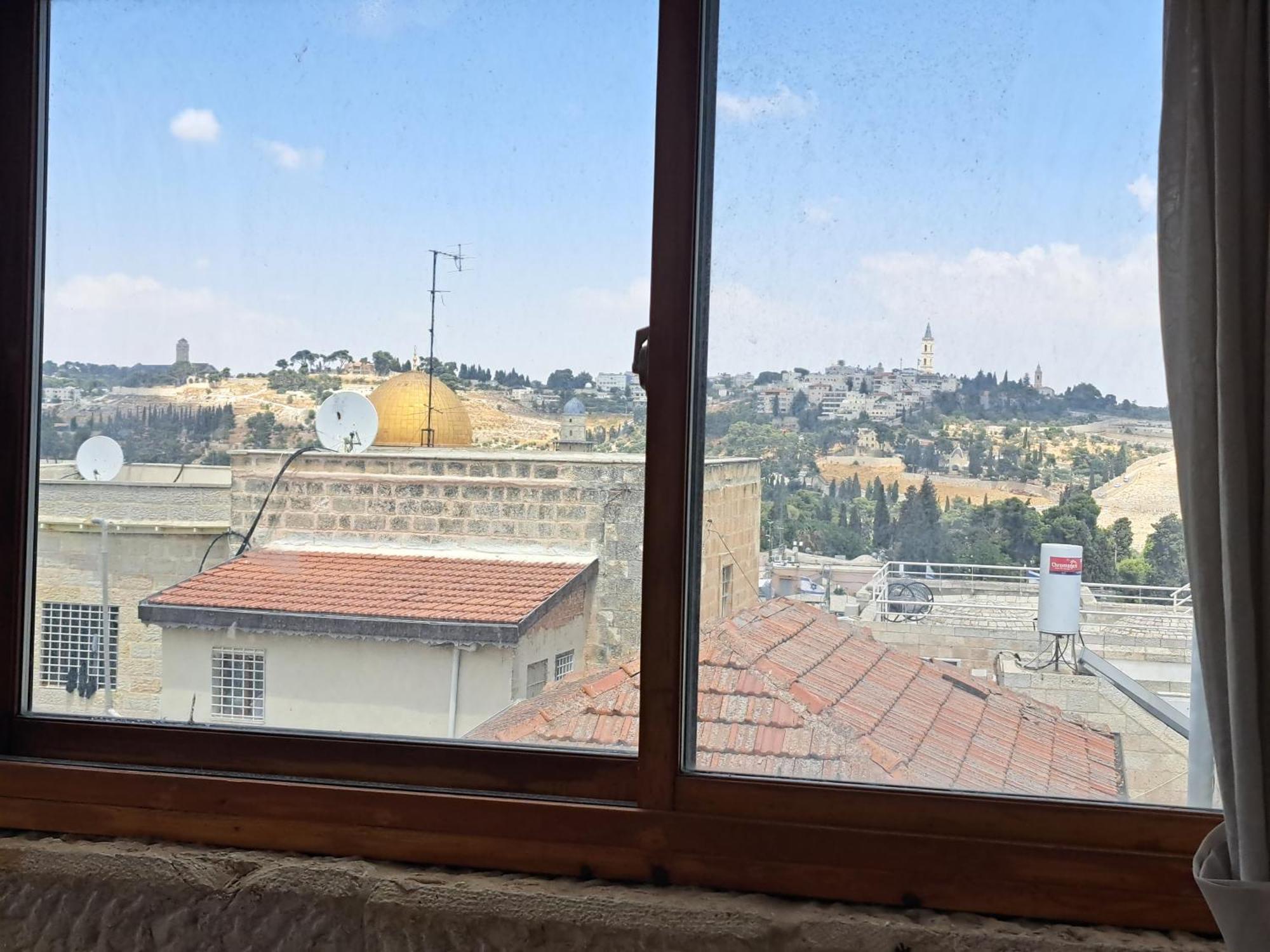 Into Jerusalem Heart ภายนอก รูปภาพ