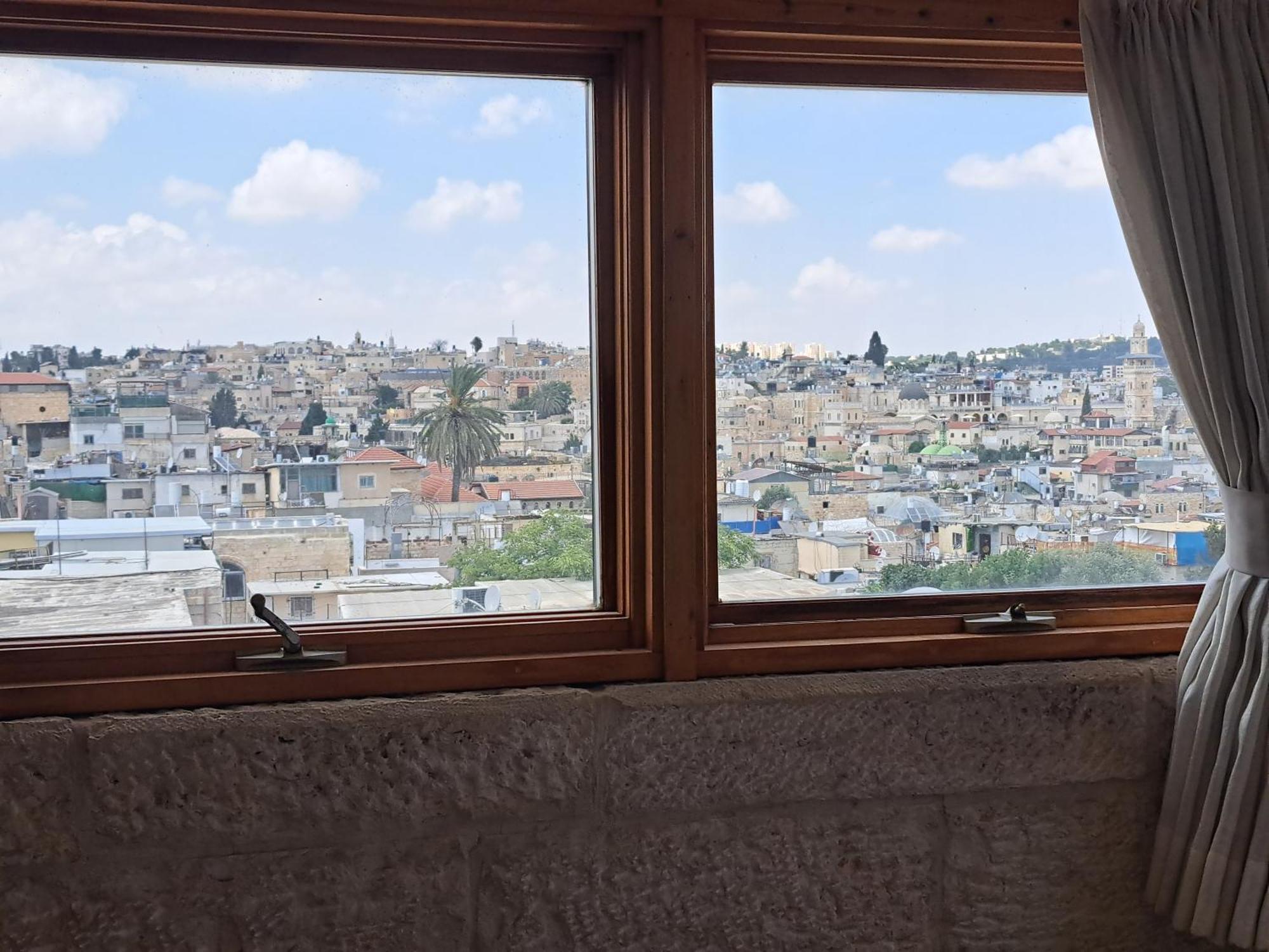 Into Jerusalem Heart ภายนอก รูปภาพ