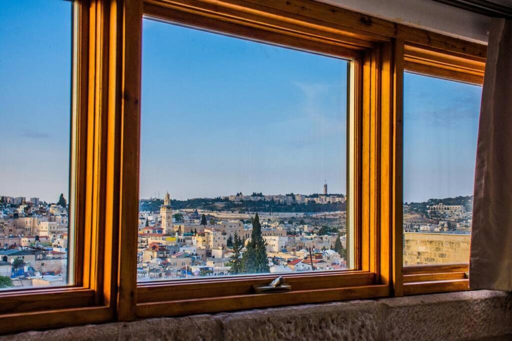 Into Jerusalem Heart ภายนอก รูปภาพ