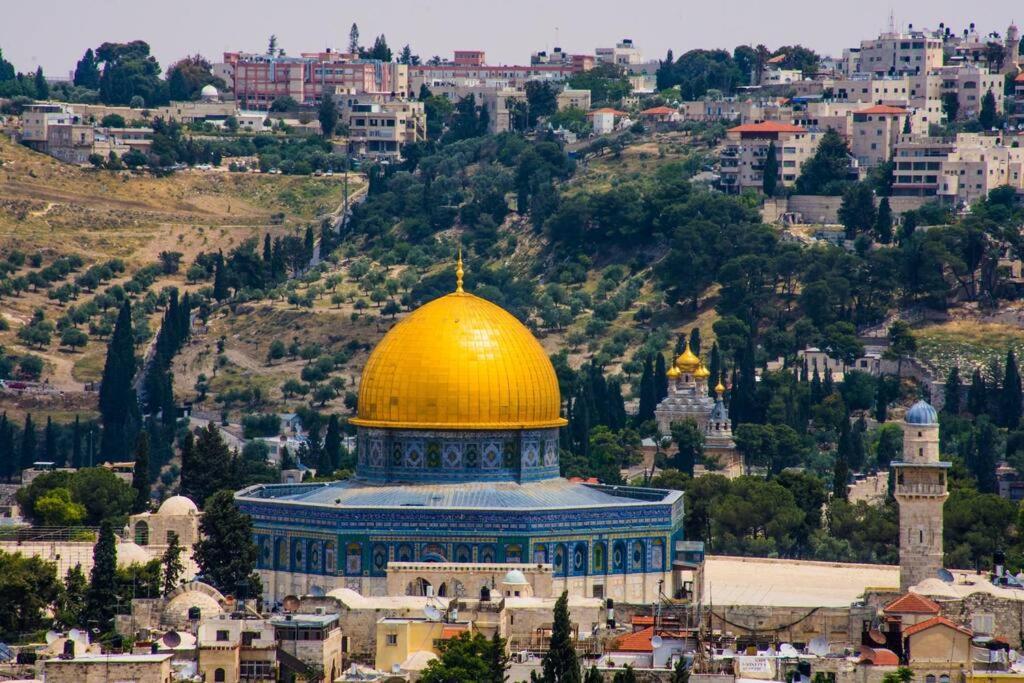 Into Jerusalem Heart ภายนอก รูปภาพ