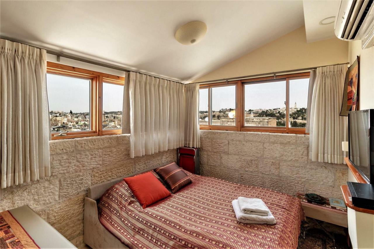 Into Jerusalem Heart ภายนอก รูปภาพ